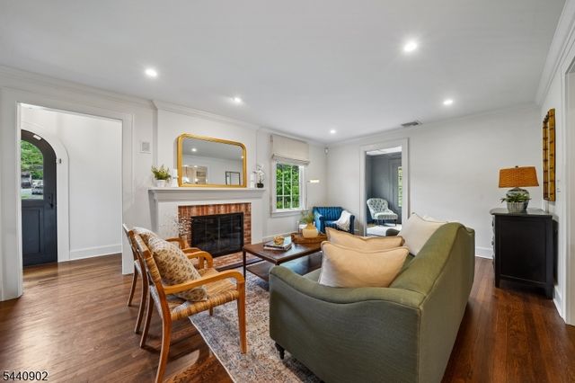 27 Pine Grove Ave, Summit City, NJ 07901