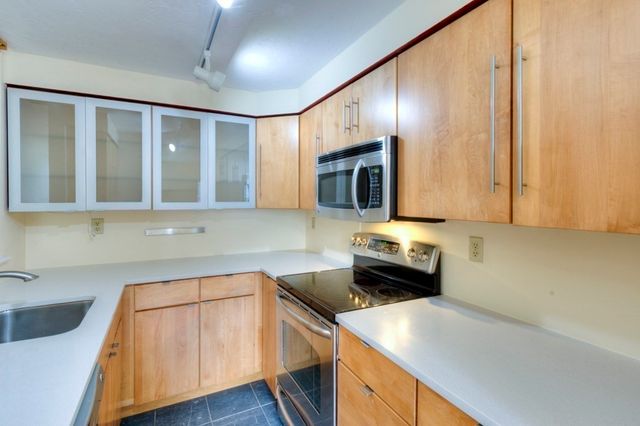 321 Plantation St 102, Worcester, MA 01604