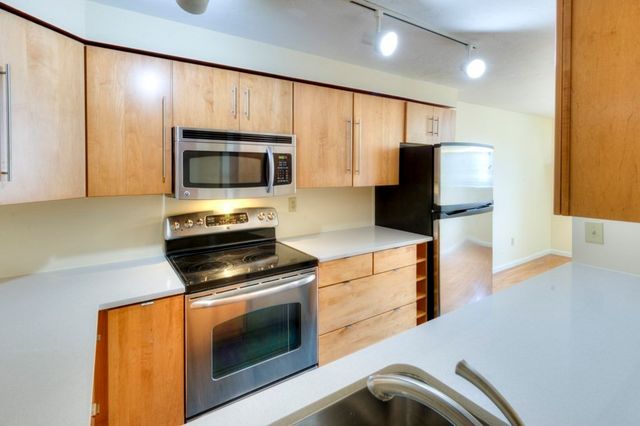 321 Plantation St 102, Worcester, MA 01604