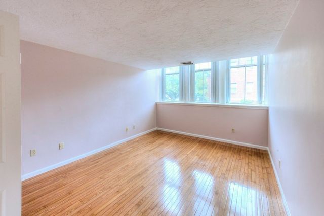 321 Plantation St 102, Worcester, MA 01604