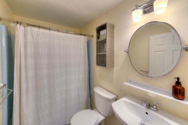 321 Plantation St 102, Worcester, MA 01604