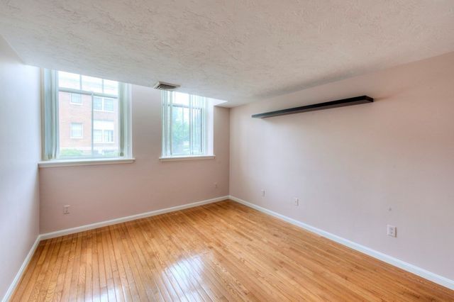 321 Plantation St 102, Worcester, MA 01604