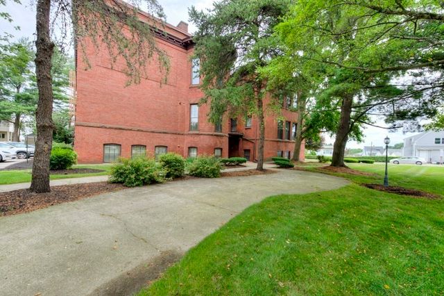 321 Plantation St 102, Worcester, MA 01604