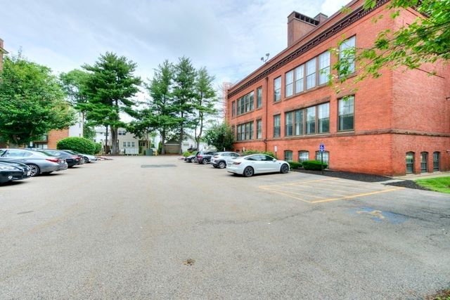 321 Plantation St 102, Worcester, MA 01604