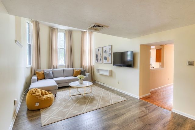 321 Plantation St 102, Worcester, MA 01604