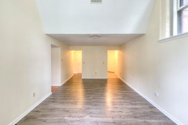 321 Plantation St 102, Worcester, MA 01604