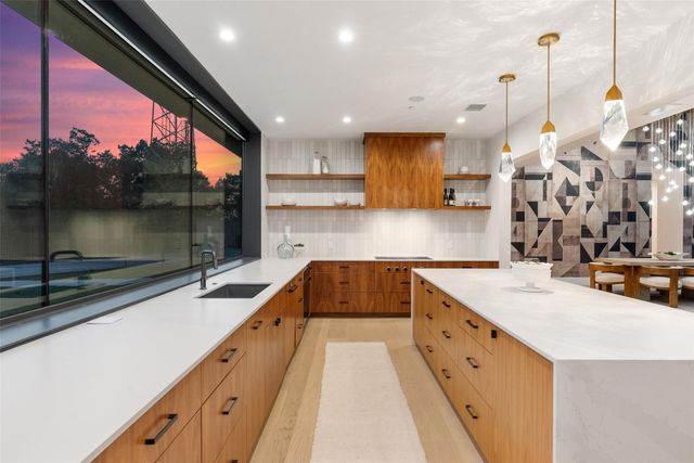 1604 Barclay DR, Austin, TX 78746