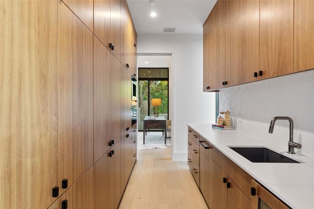 1604 Barclay DR, Austin, TX 78746