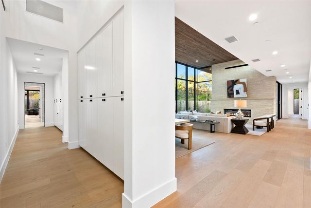 1604 Barclay DR, Austin, TX 78746