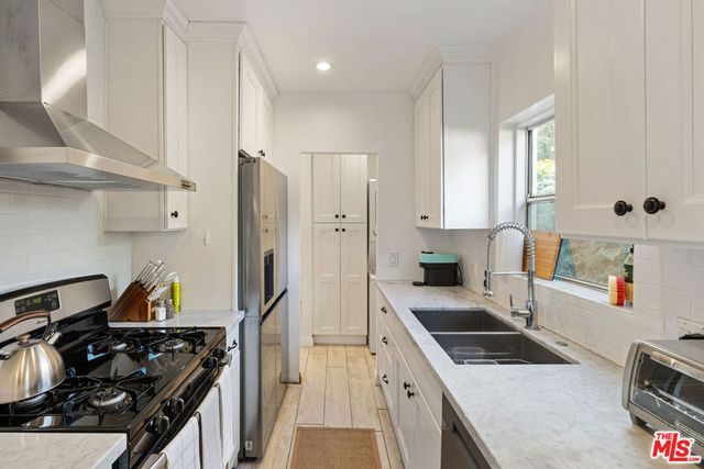 741 N Dillon Street, Los Angeles, CA 90026