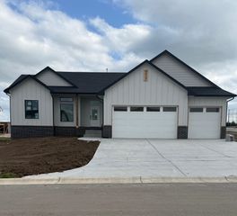 3212 N Bedford Ct, Wichita, KS 67226