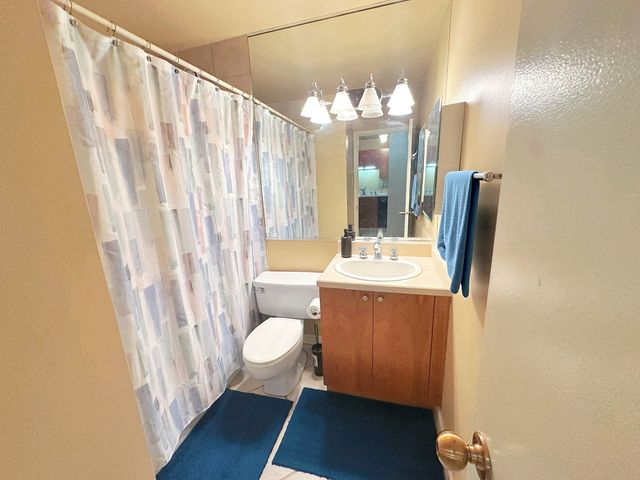 211 E OHIO Street 1605, Chicago, IL 60611