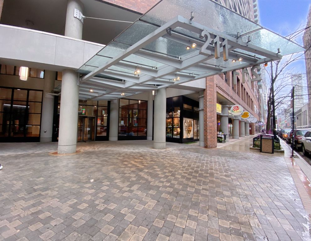 211 E OHIO Street 1605, Chicago, IL 60611