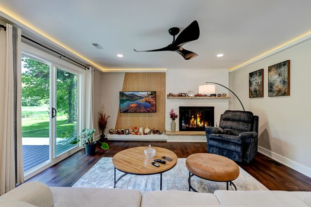 926 Holliston Court, Schaumburg, IL 60193