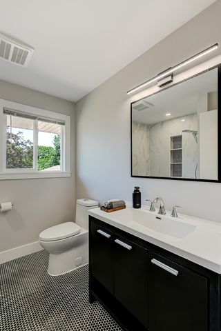 926 Holliston Court, Schaumburg, IL 60193