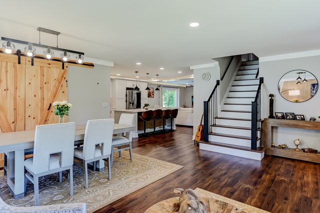 926 Holliston Court, Schaumburg, IL 60193