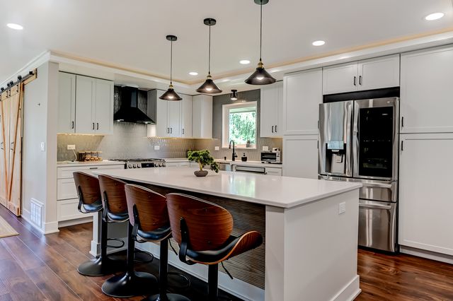 926 Holliston Court, Schaumburg, IL 60193