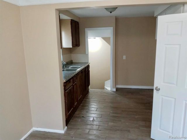 8111 Warwick Street, Detroit, MI 48228