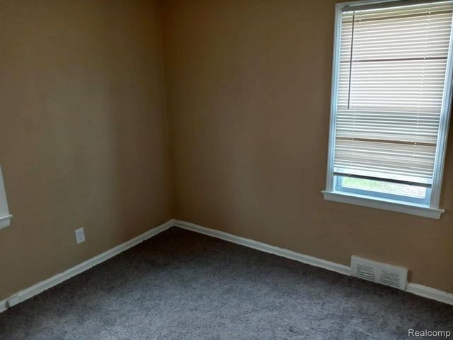 8111 Warwick Street, Detroit, MI 48228