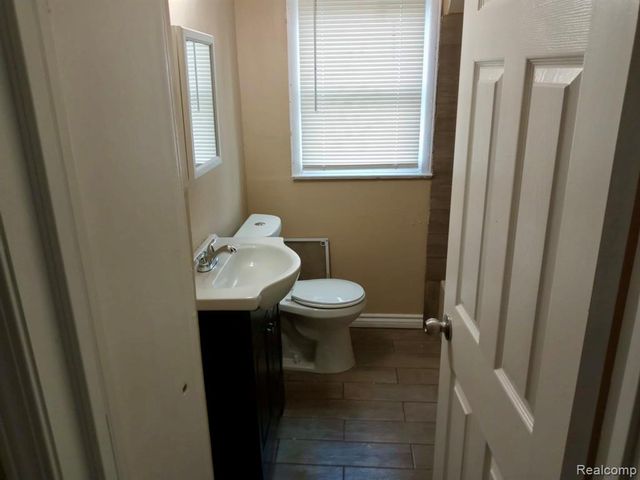 8111 Warwick Street, Detroit, MI 48228