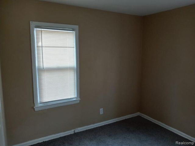 8111 Warwick Street, Detroit, MI 48228