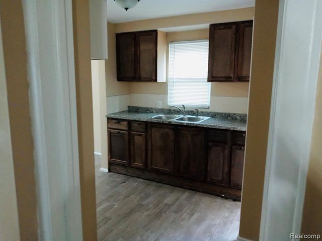 8111 Warwick Street, Detroit, MI 48228