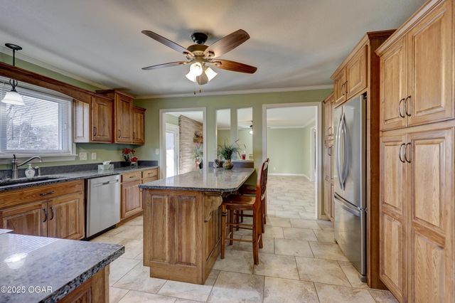 13200 Oregon Lane, Neosho, MO 64850