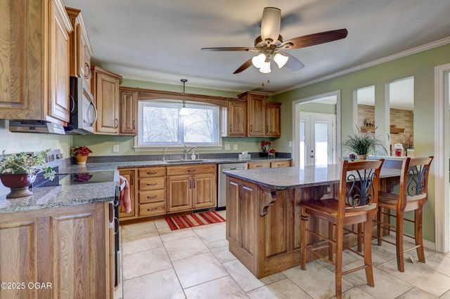 13200 Oregon Lane, Neosho, MO 64850