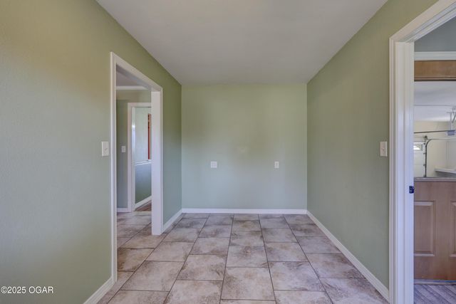 13200 Oregon Lane, Neosho, MO 64850