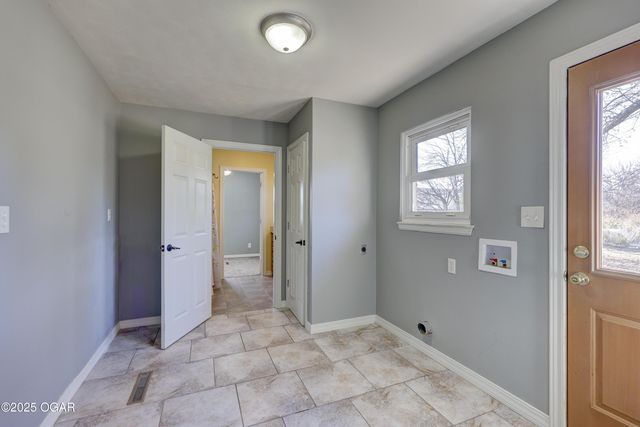 13200 Oregon Lane, Neosho, MO 64850