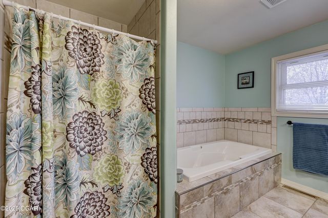 13200 Oregon Lane, Neosho, MO 64850