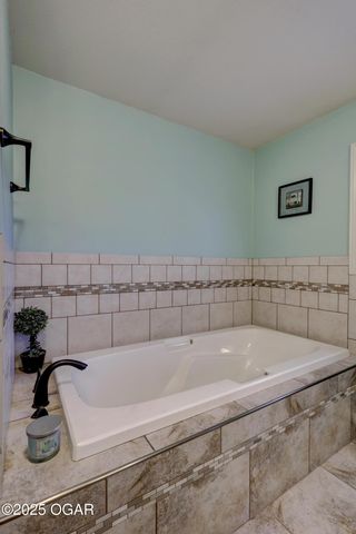 13200 Oregon Lane, Neosho, MO 64850