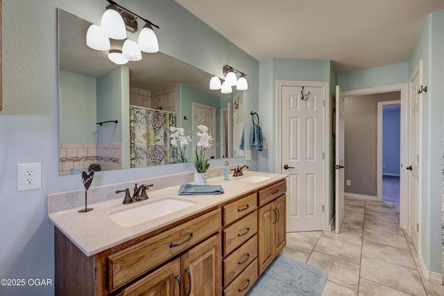 13200 Oregon Lane, Neosho, MO 64850