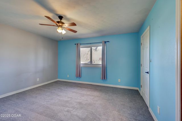 13200 Oregon Lane, Neosho, MO 64850