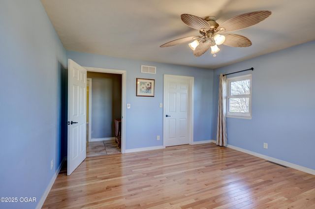 13200 Oregon Lane, Neosho, MO 64850