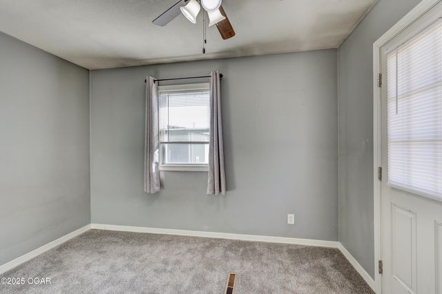 13200 Oregon Lane, Neosho, MO 64850