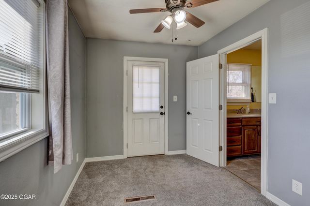 13200 Oregon Lane, Neosho, MO 64850