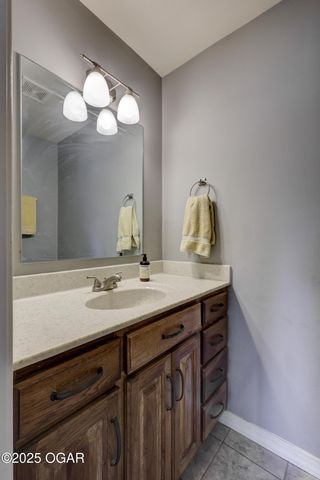 13200 Oregon Lane, Neosho, MO 64850