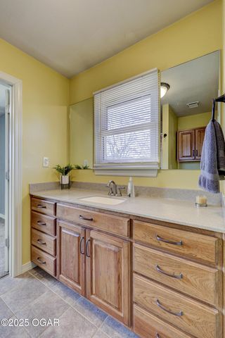 13200 Oregon Lane, Neosho, MO 64850