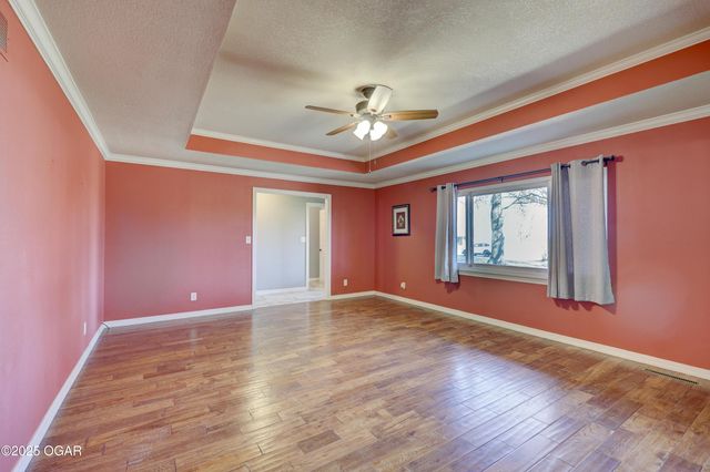 13200 Oregon Lane, Neosho, MO 64850