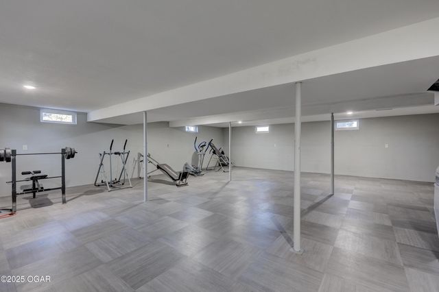 13200 Oregon Lane, Neosho, MO 64850