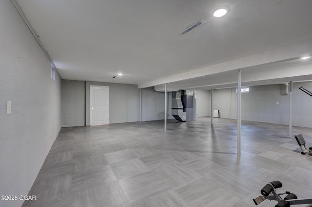 13200 Oregon Lane, Neosho, MO 64850