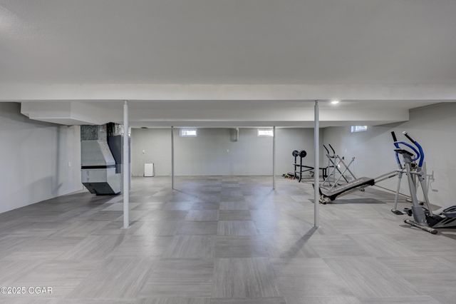 13200 Oregon Lane, Neosho, MO 64850