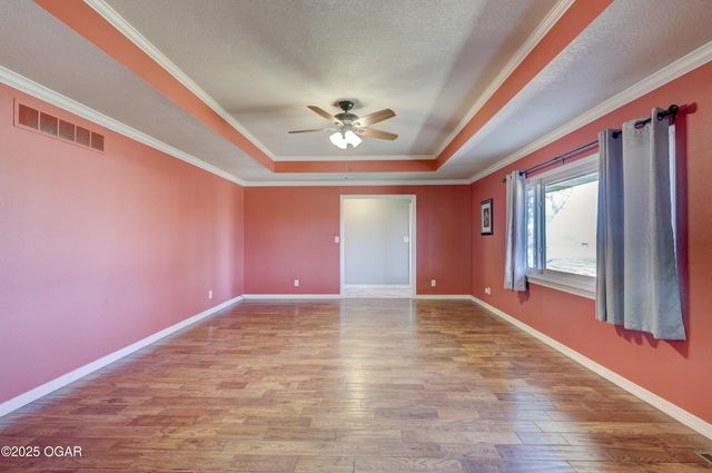 13200 Oregon Lane, Neosho, MO 64850