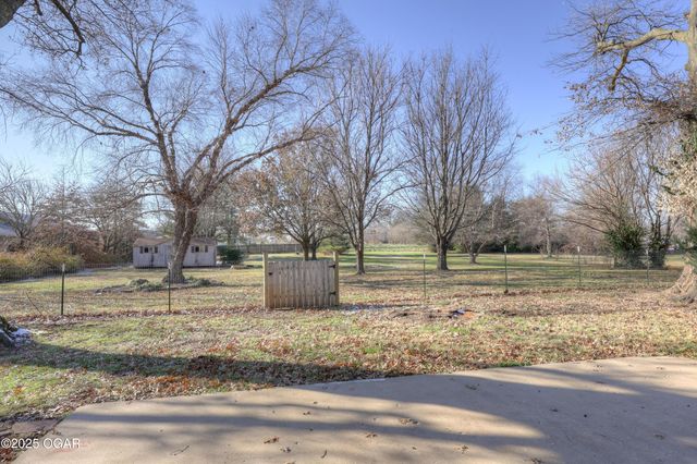 13200 Oregon Lane, Neosho, MO 64850
