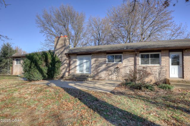 13200 Oregon Lane, Neosho, MO 64850