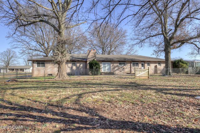 13200 Oregon Lane, Neosho, MO 64850