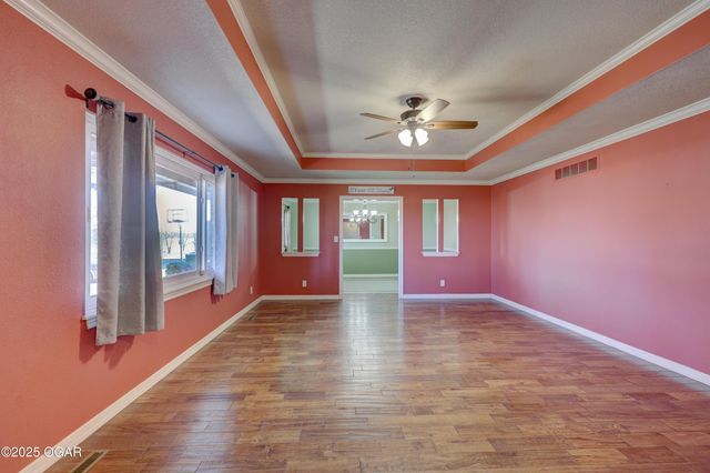 13200 Oregon Lane, Neosho, MO 64850