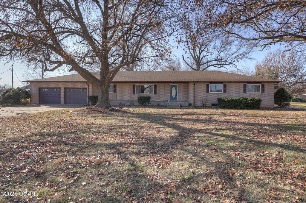 13200 Oregon Lane, Neosho, MO 64850