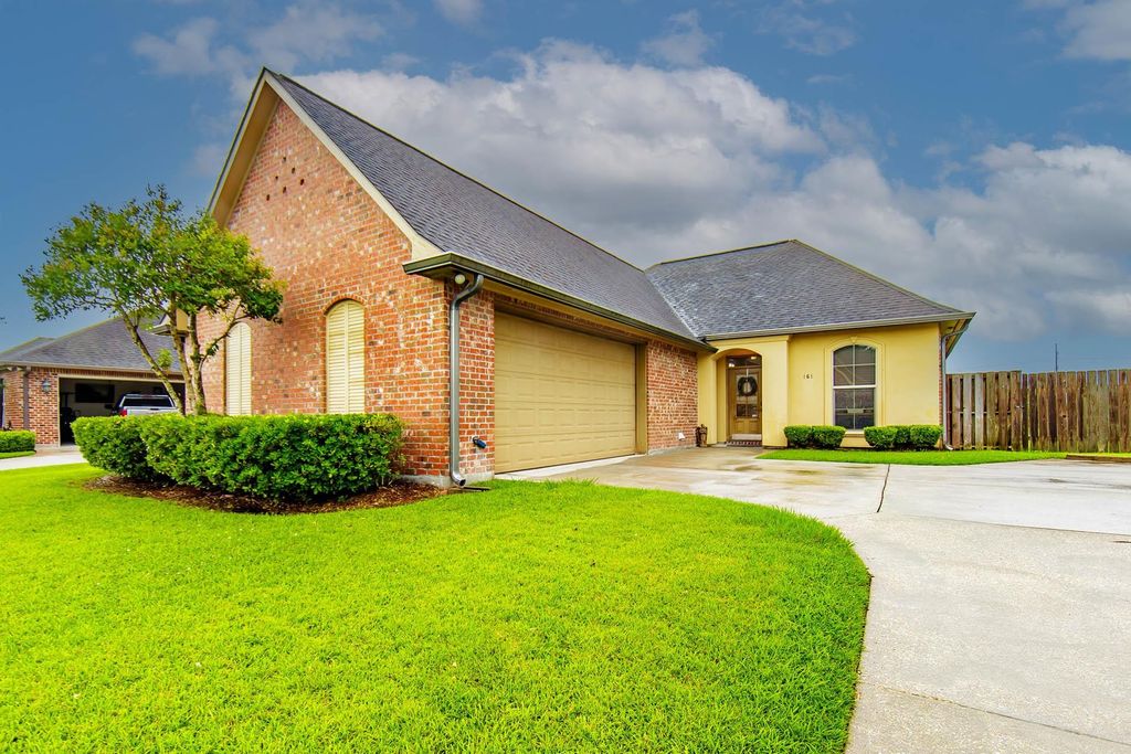 161 Lake Accardo Avenue, Thibodaux, LA 70301